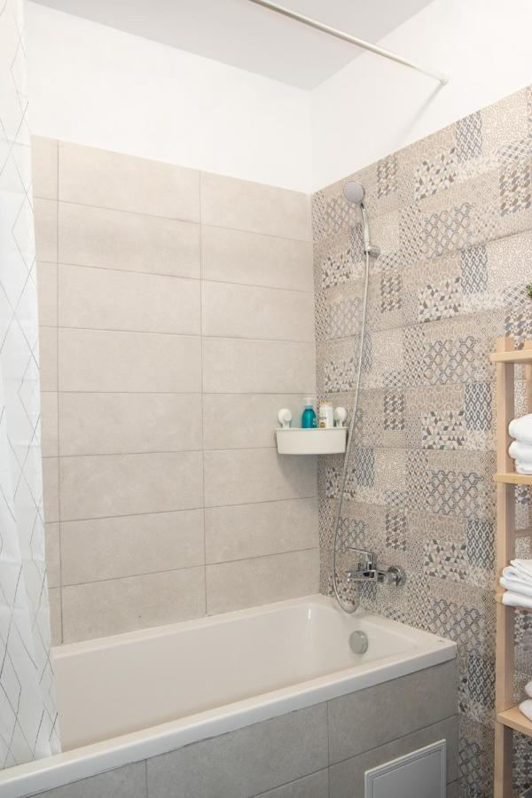 Lazo Two Room- Luxury Apartment Bukarest Kültér fotó